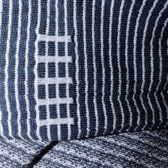 Lululemon Run Stripe Long Sleeve Performance Athletic Top Performance Size 10 - Picture 7 of 7